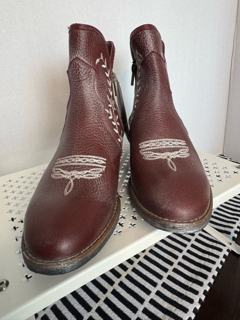 Sterling River Boots Size 9Med Women’s Brown Embroidered Western Ankle Boots